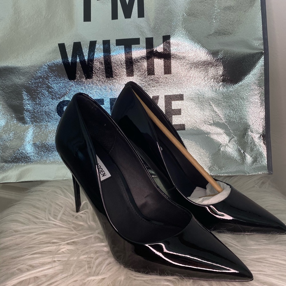 NWT Steve Madden Vala Black Patent Stilettos